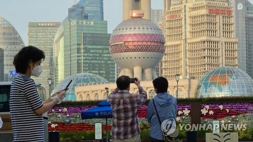 `中 경제 심장부` 상하이 코로나 봉쇄 두달만에 풀려…완전 정상화는 아직